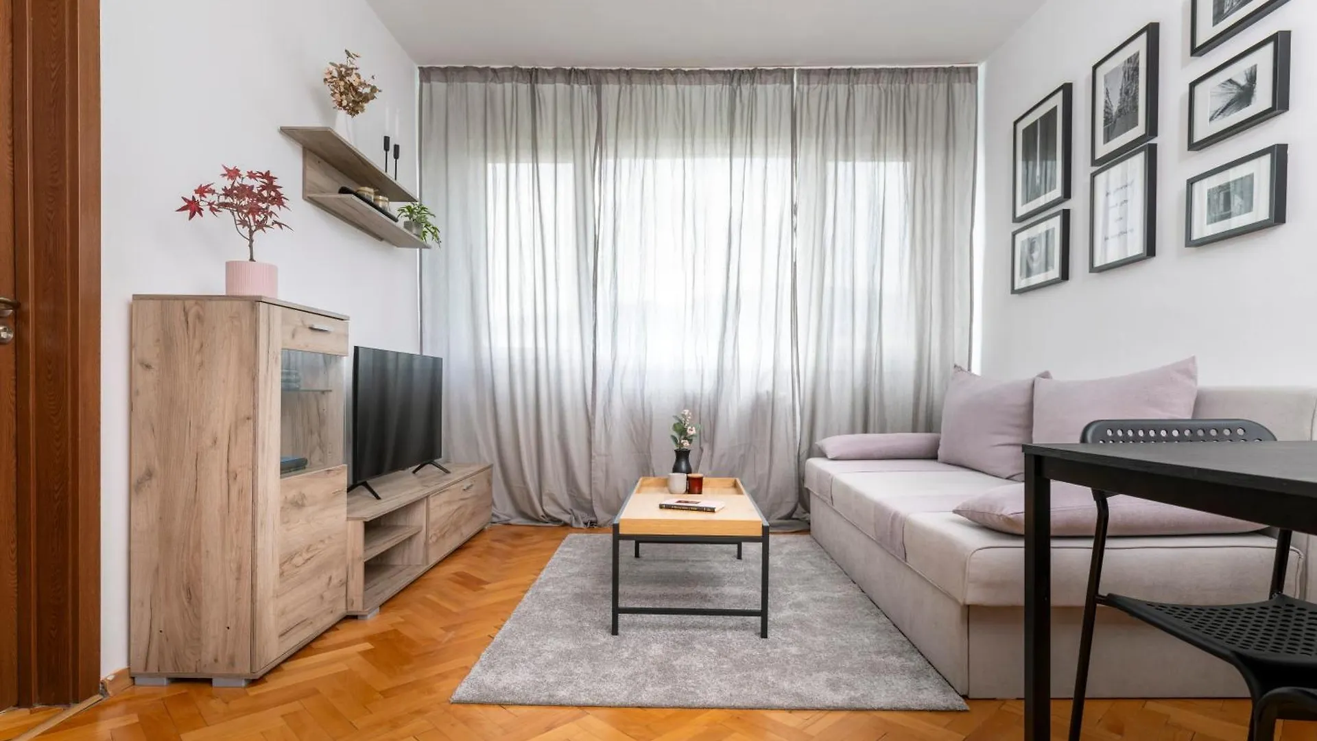 Black Peak Panorama Central Apartment Sofia 0*,